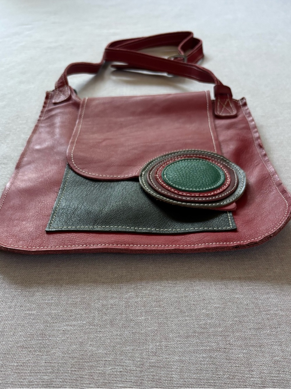 Kolash red leather crossbody purse. - Picture 3 of 13